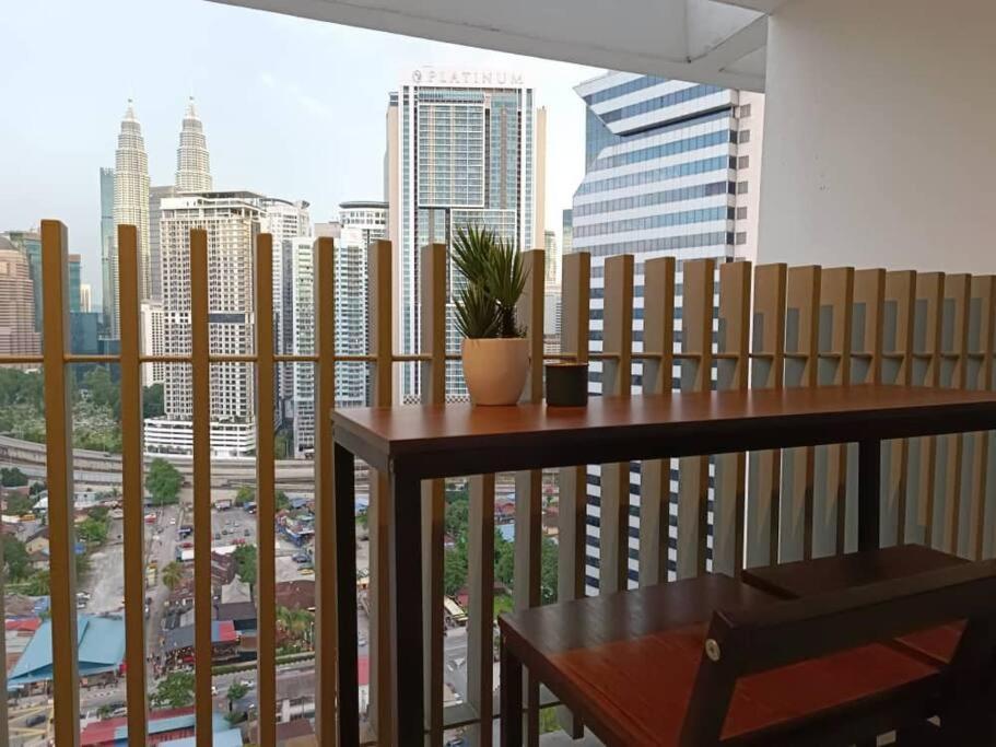 C14B Modern Infinity Pool Klcc Balcony View Daire Kuala Lumpur Dış mekan fotoğraf