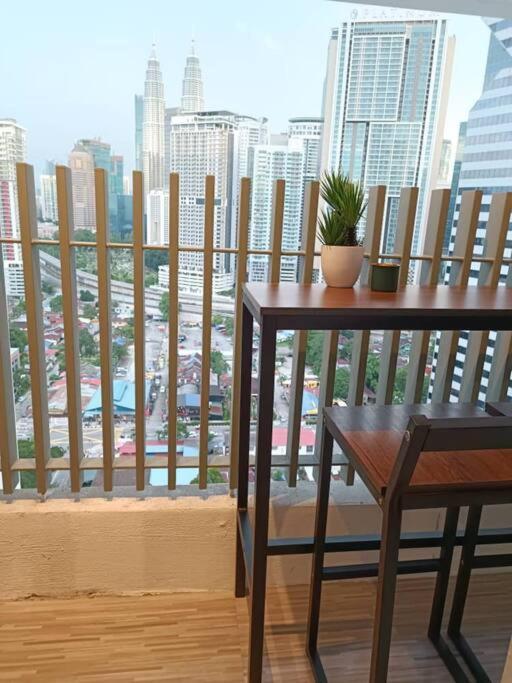 C14B Modern Infinity Pool Klcc Balcony View Daire Kuala Lumpur Dış mekan fotoğraf