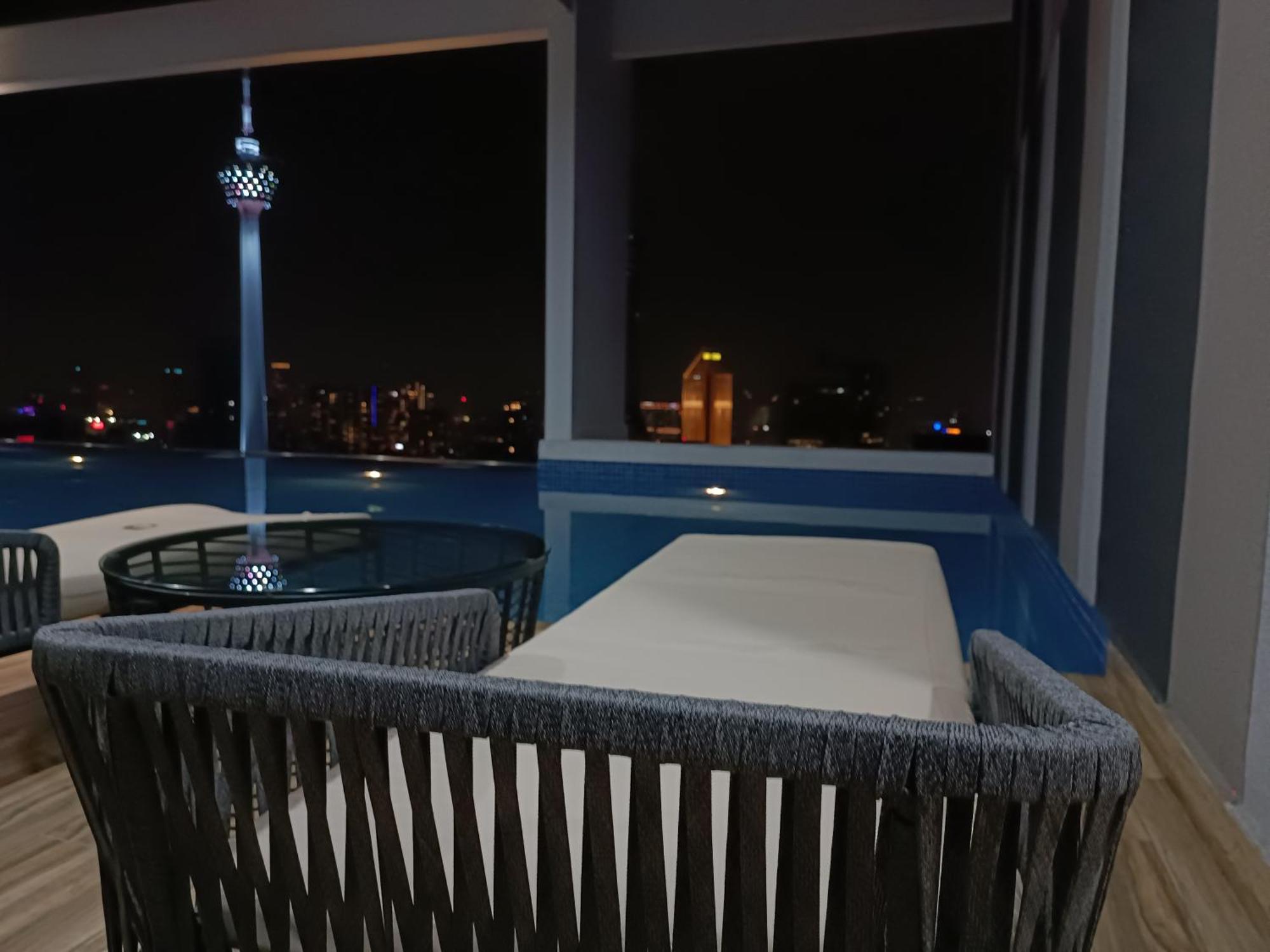 C14B Modern Infinity Pool Klcc Balcony View Daire Kuala Lumpur Dış mekan fotoğraf