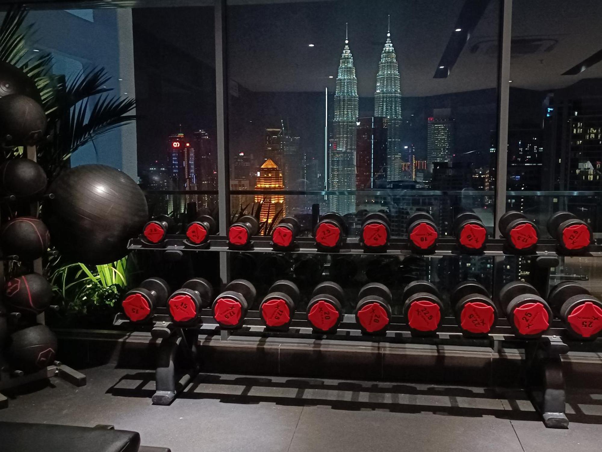 C14B Modern Infinity Pool Klcc Balcony View Daire Kuala Lumpur Dış mekan fotoğraf
