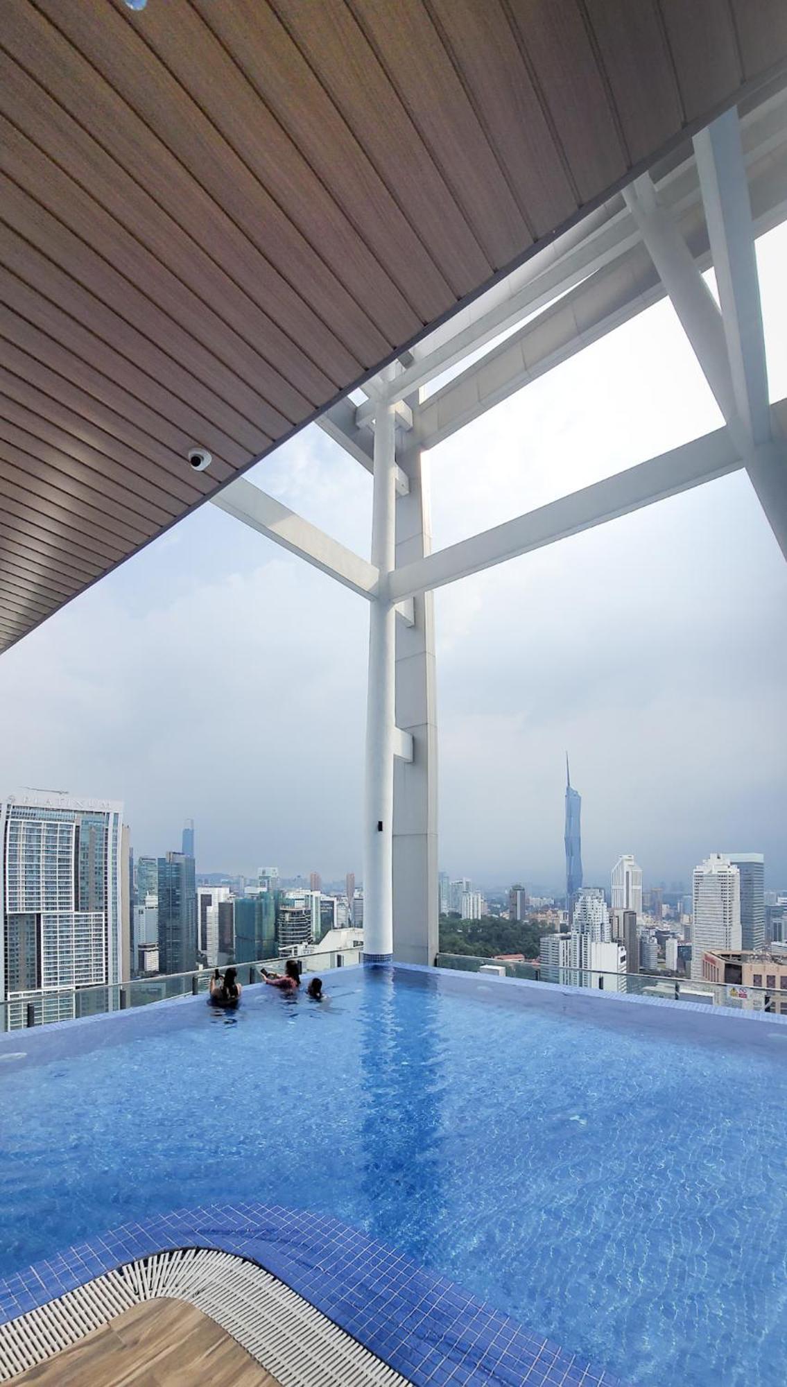 C14B Modern Infinity Pool Klcc Balcony View Daire Kuala Lumpur Dış mekan fotoğraf