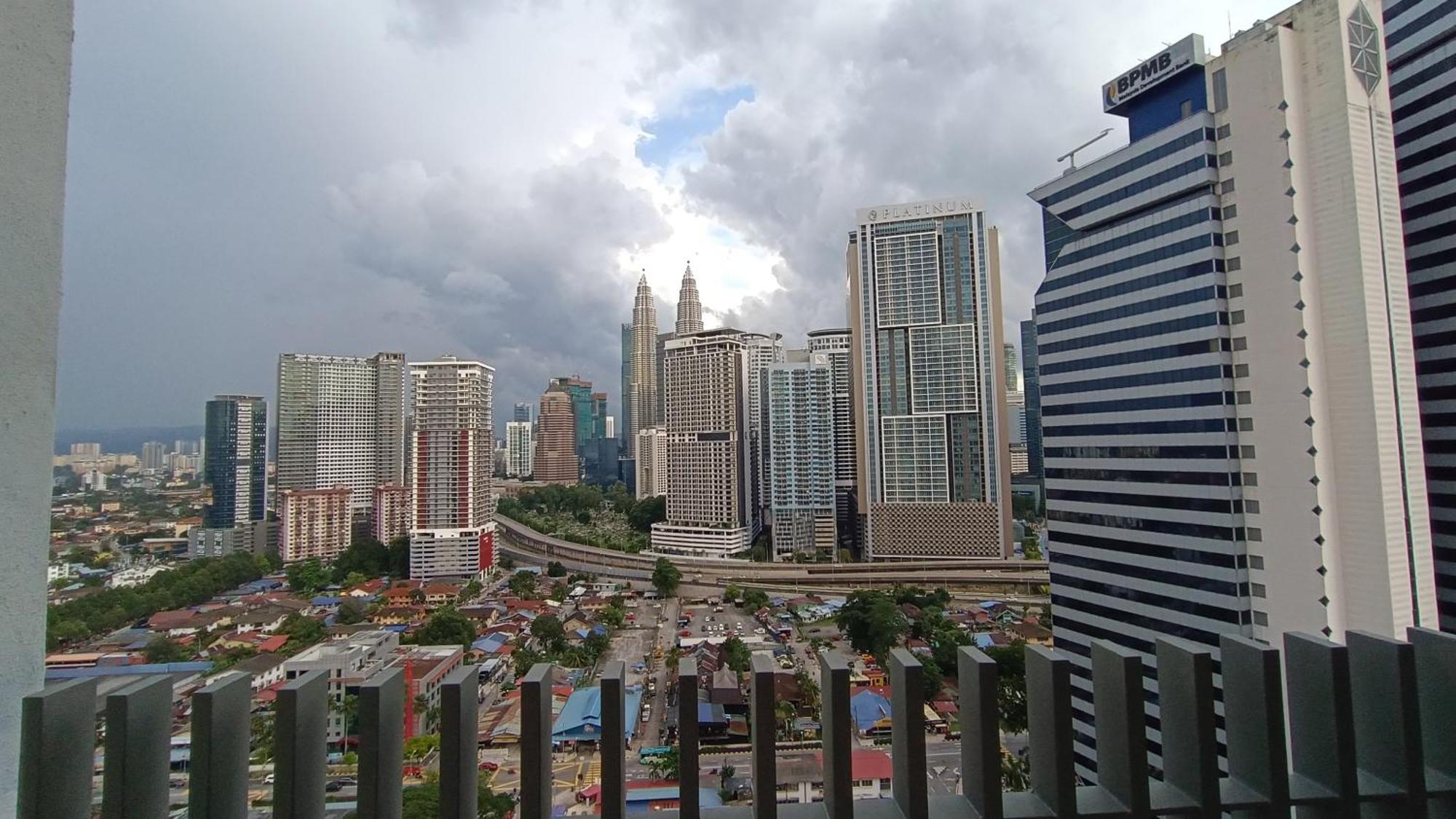 C14B Modern Infinity Pool Klcc Balcony View Daire Kuala Lumpur Dış mekan fotoğraf